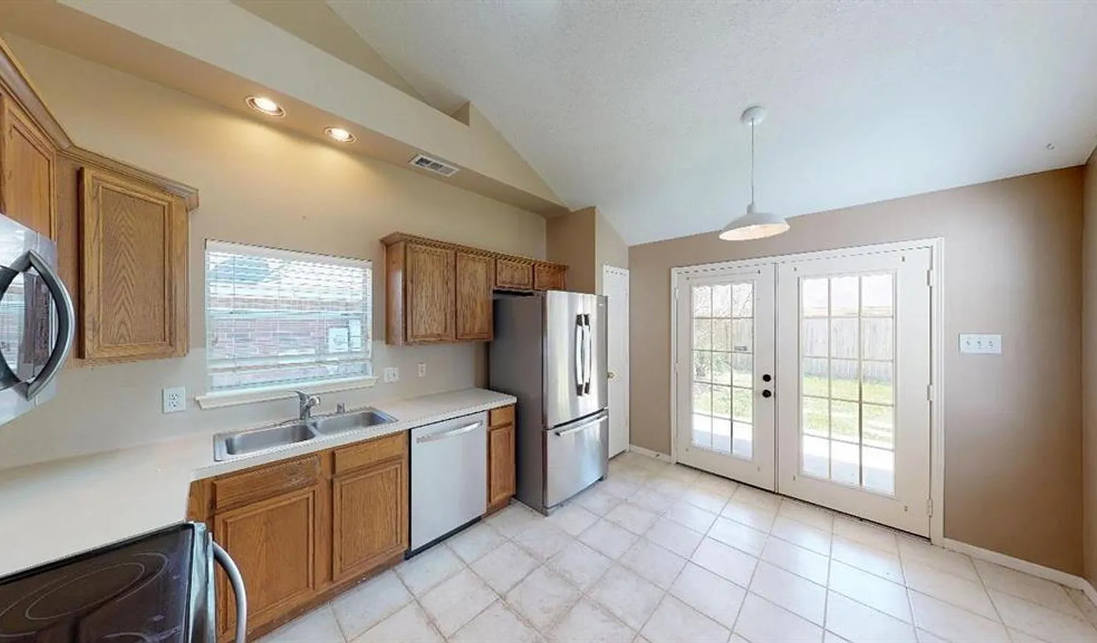 3 bed, 2.0 bath, 1421 sqft, $1,725 — Photo 2