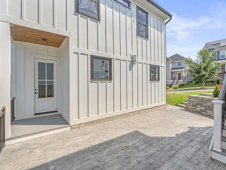 1603 Griffen Grv — Photo 49