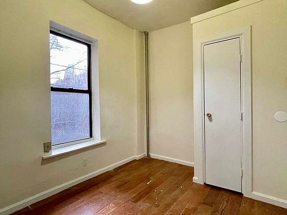 4th image of 586 Park Pl APT 4