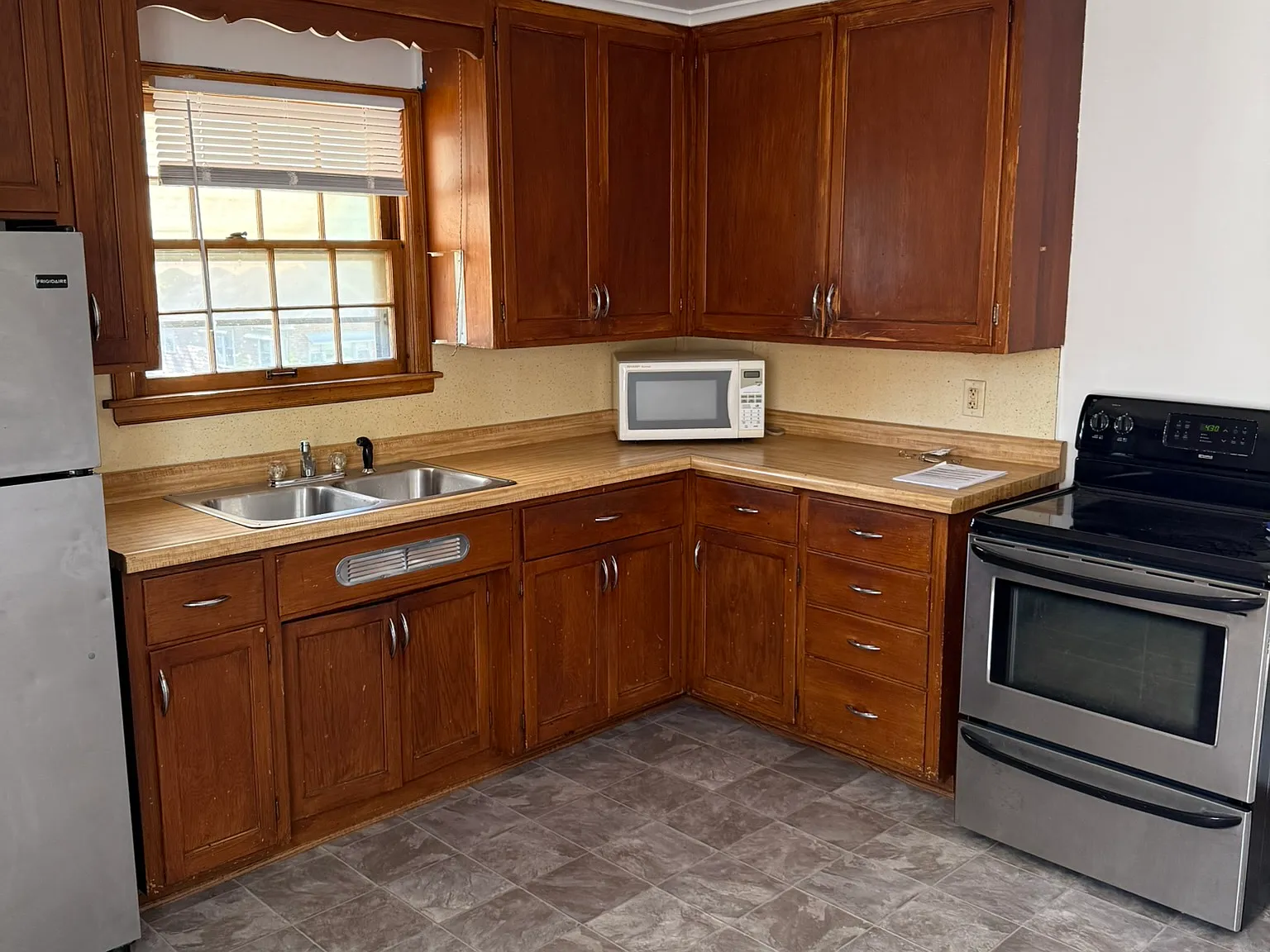 994 Oakdale Ave — Photo 4