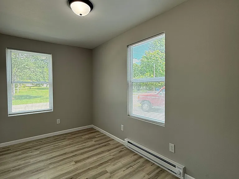 305 N Park Ave — Photo 8