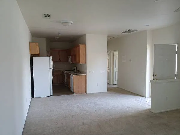 2 bed, 1035 sqft, $2,100 — Photo 3