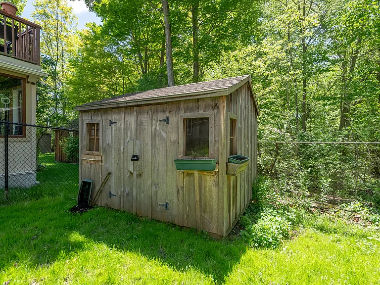 235 Rossmore Ct — Photo 35