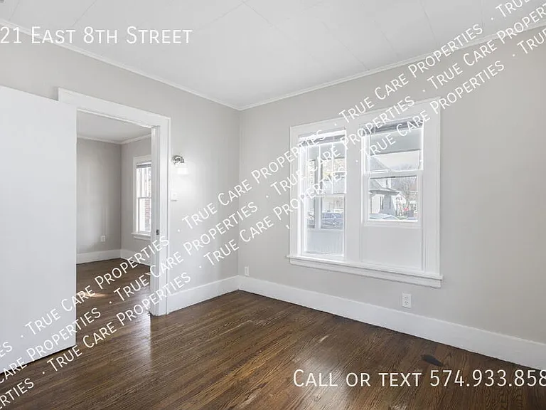 221 E 8th St — Photo 9