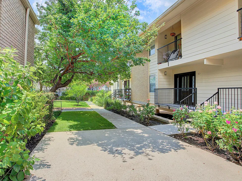 3131 Cummins St #63