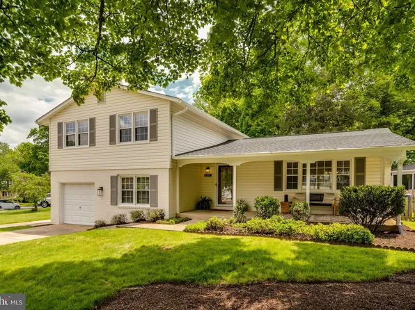 10217 Pumphrey Ct, Fairfax, VA 22032