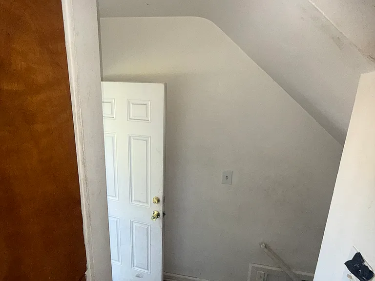2625 Seneca St — Photo 6