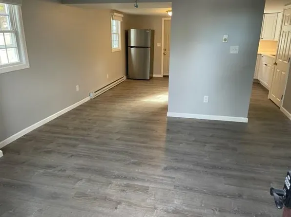 1671 King St, Enfield, CT