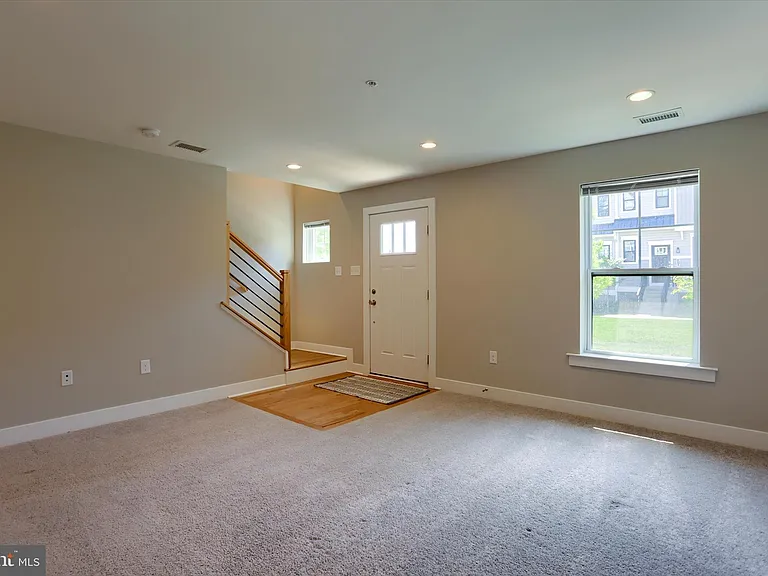 320 Walnut St — Photo 5