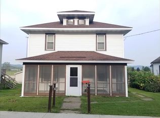 302 Main St, Genoa, WI 54632