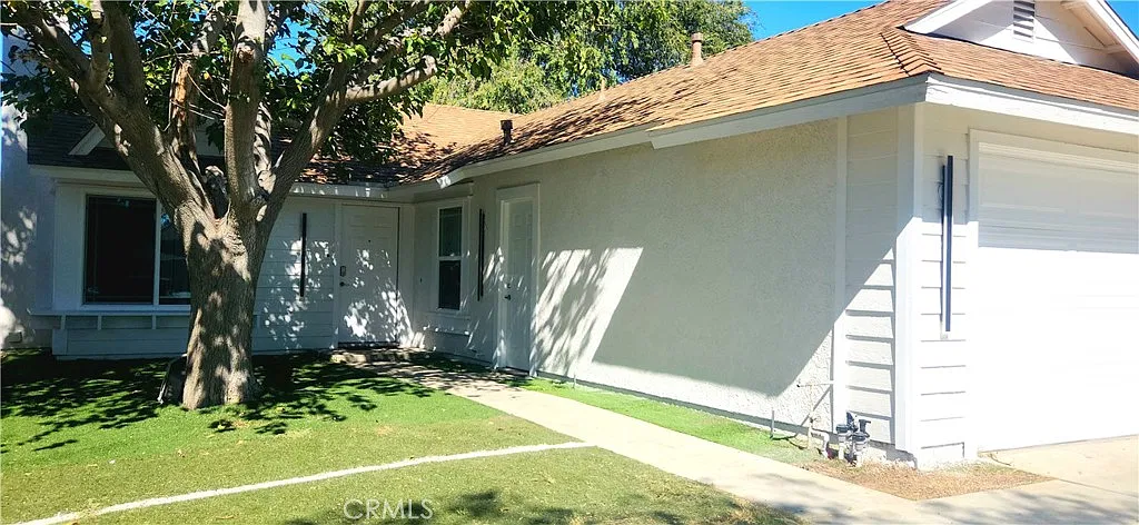 3 bed, 900 sqft, $2,800 — Photo 2