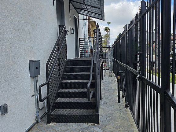 2nd image of 1101 Magnolia Ave