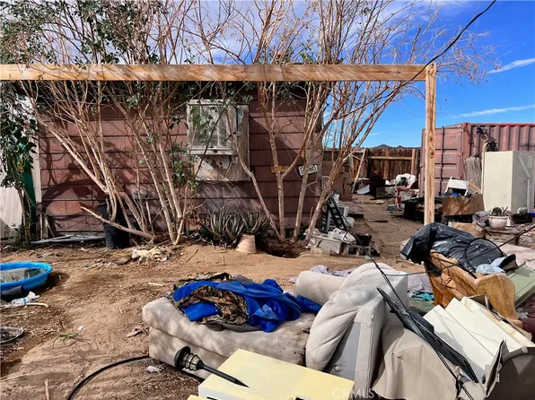 3923 Shawnee Trl, Landers, CA 92285
