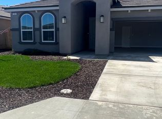 1207 Bristlecone Dr, Madera, CA 93638