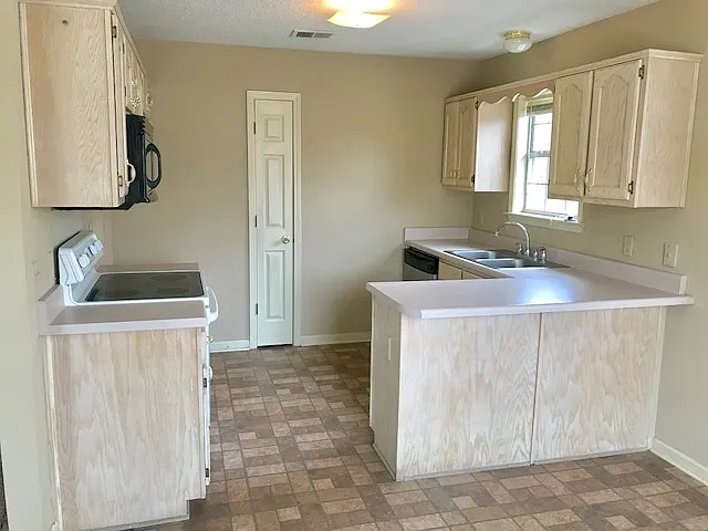 6806 Skylar Mill Ave — Photo 3
