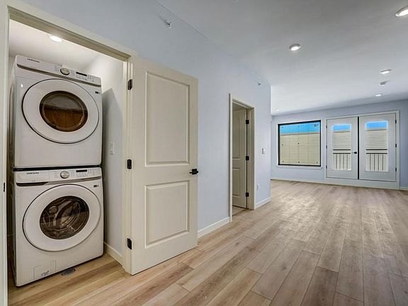 3rd image of 1116 E Berks St #307A
