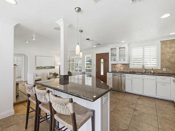 4th image of 2581 Maryal Dr