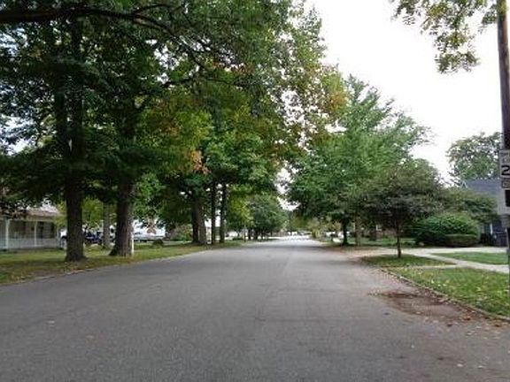 Exterior Neighborhood (street photo)