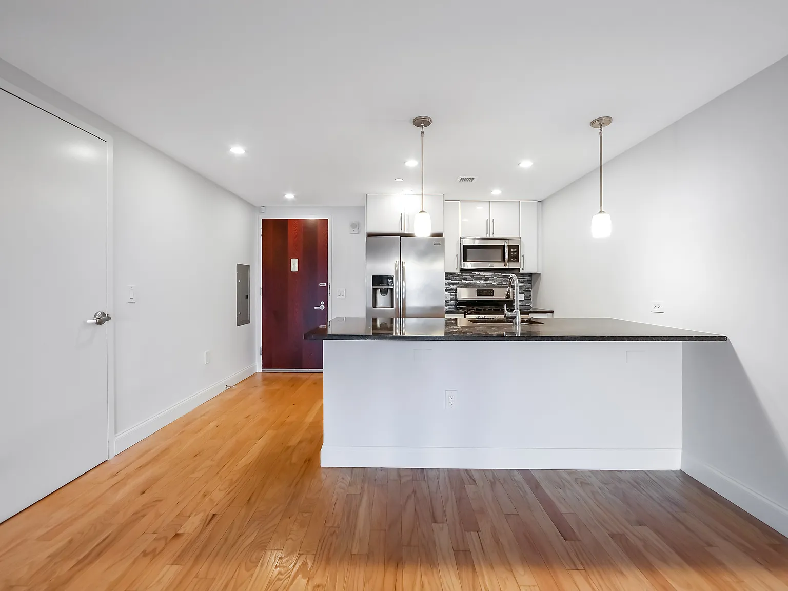 2 bed, 1271 sqft, $3,950 — Photo 3