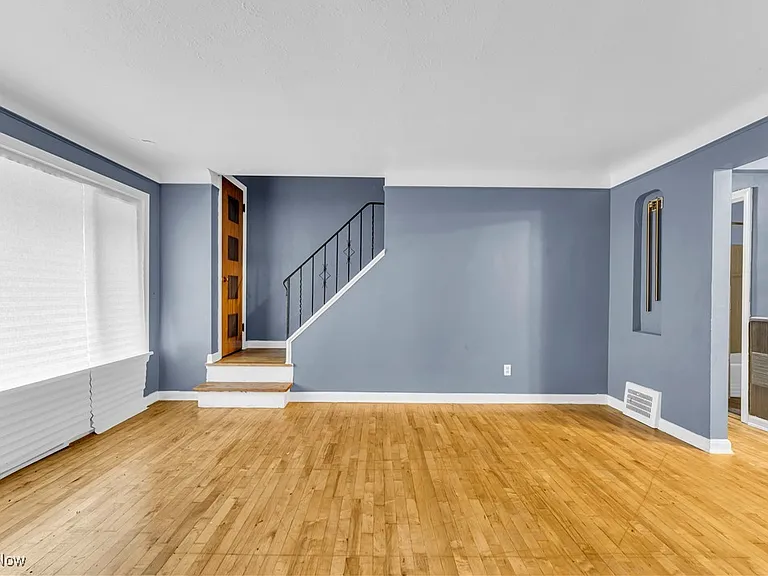 968 S Green Rd — Photo 6