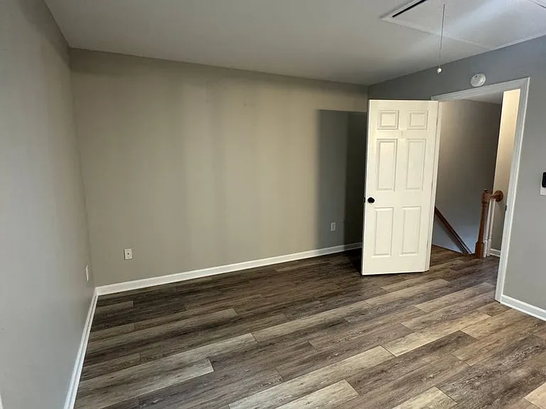 1232 Camelot Ct NE — Photo 16