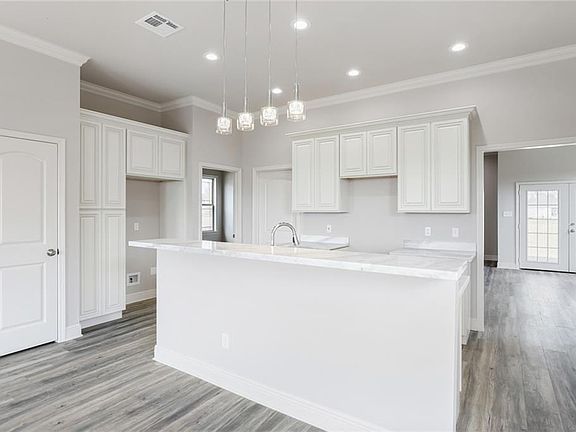 5th image of 7411 Dartmoor Dr