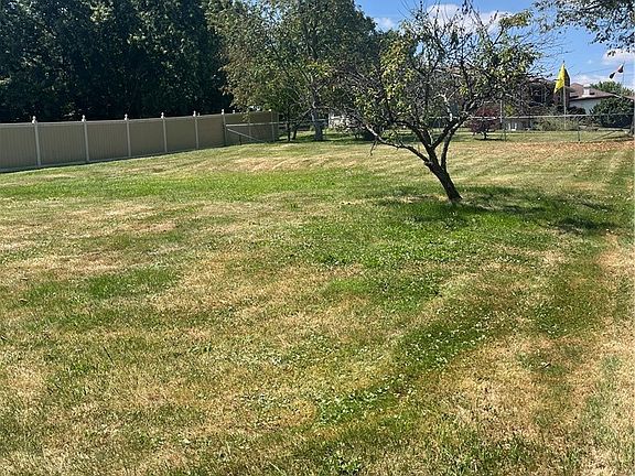 5th image of 20 Sunny Acres Dr