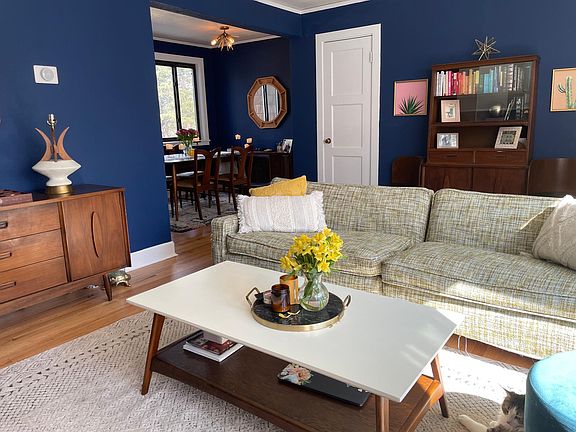 Living Room/Dining Area