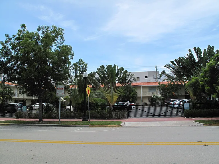345 Michigan Ave #8 — Photo 16