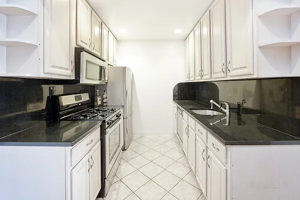 Rented by R New York | media 3