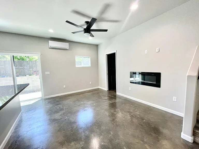 720 N Walnut St #13 — Photo 2