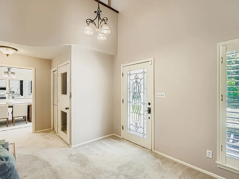 8104 East Ct — Photo 4