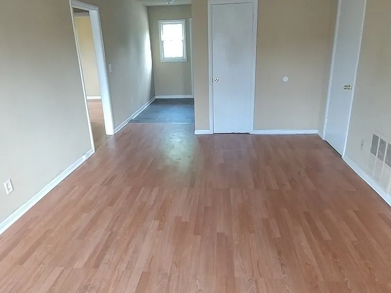 6005 Dickson Rd — Photo 10