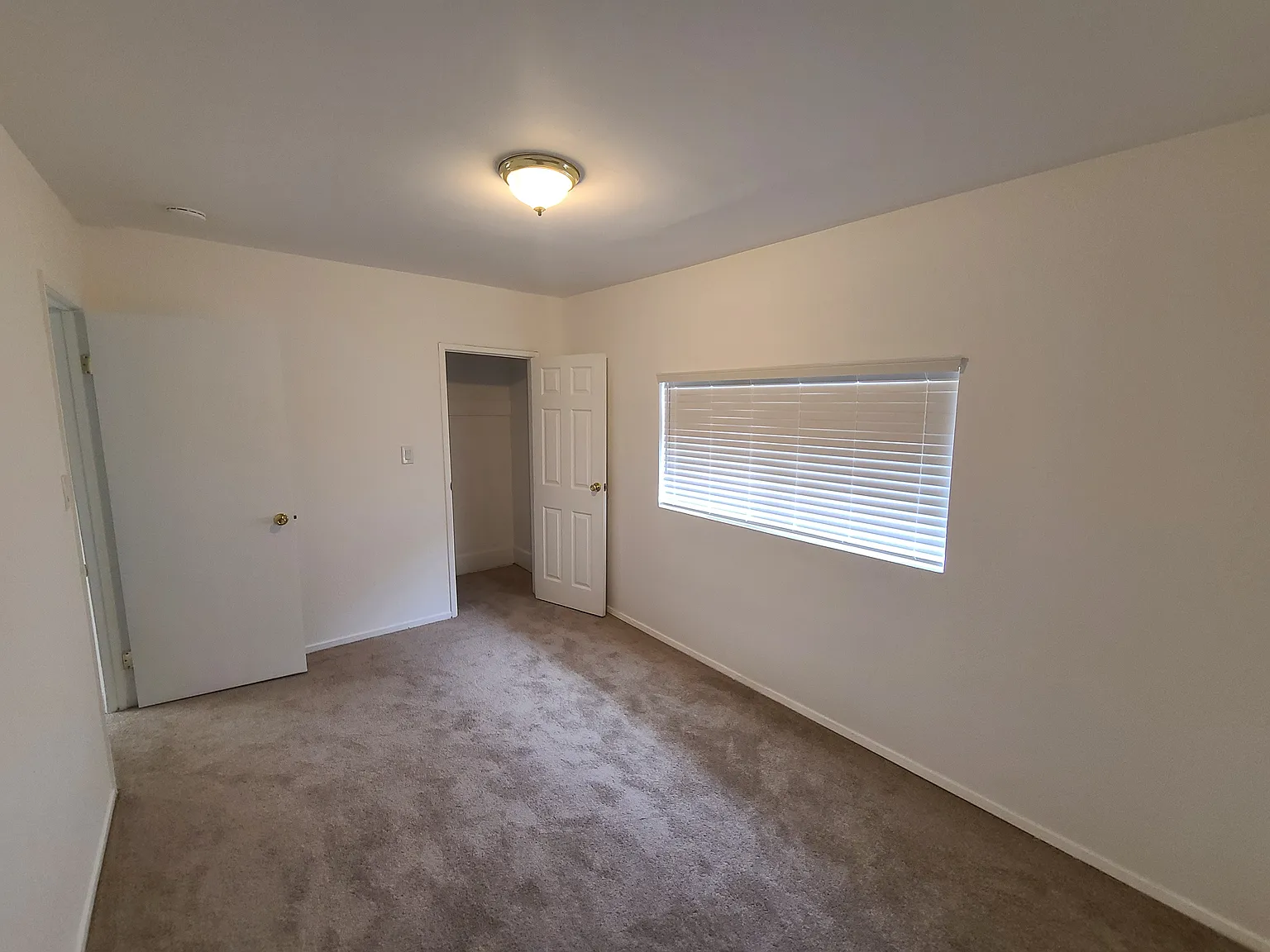 7 bed, 3.5 bath, 3671 sqft, $8,500 — Photo 4