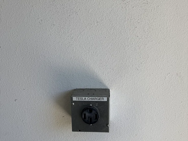 Tesla or EV charging port - level 2, 50 amp circuit