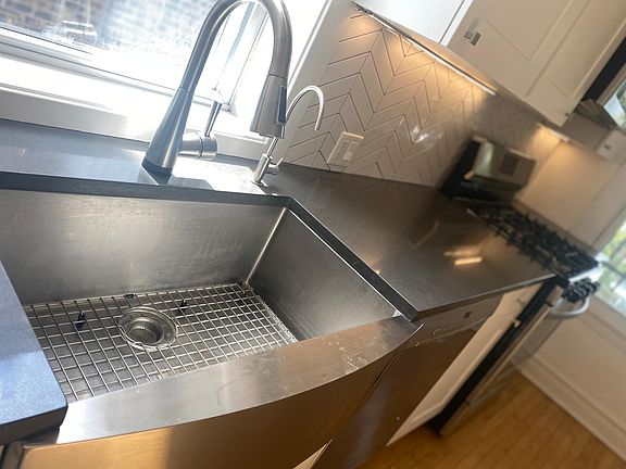 5th image of 2634 N Sawyer Ave #2R