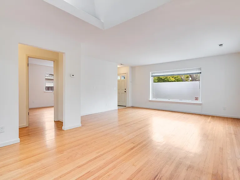 755 16th Ave — Photo 4