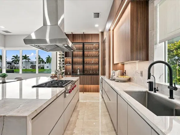 10261 NW 74th Ter, Doral, FL 33178