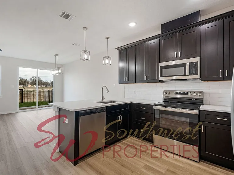 556 Galt Dr — Photo 3