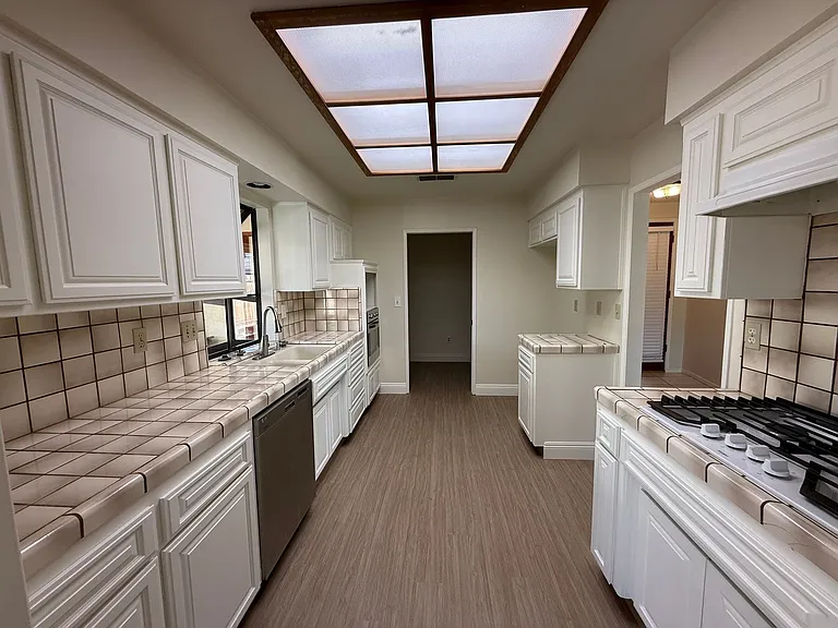 5801 Baywood St — Photo 4
