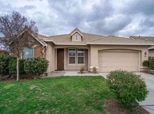 921 Parkwood Ave, Madera, CA 93637