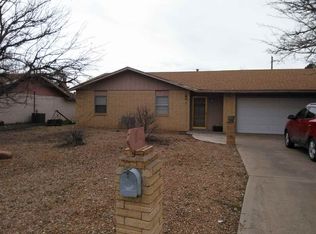 604 Twin Diamond Rd, Roswell, NM 88201