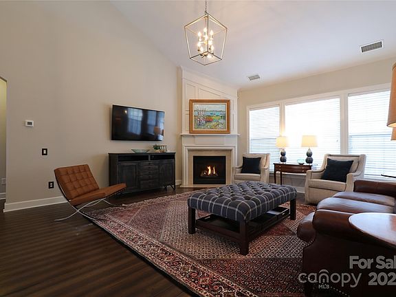 5th image of 815 Treverton Dr