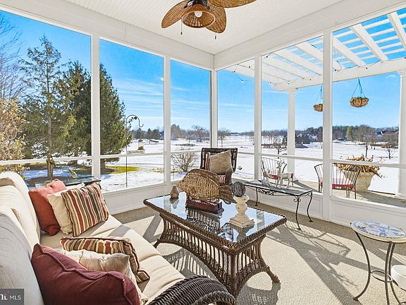 4th image of 692 Goose Neck Dr