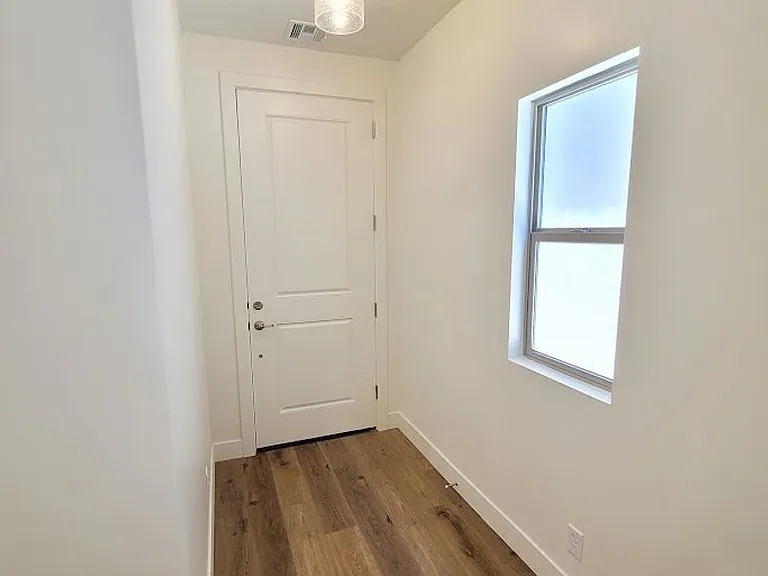 515 S Stewart Creek Cv — Photo 11