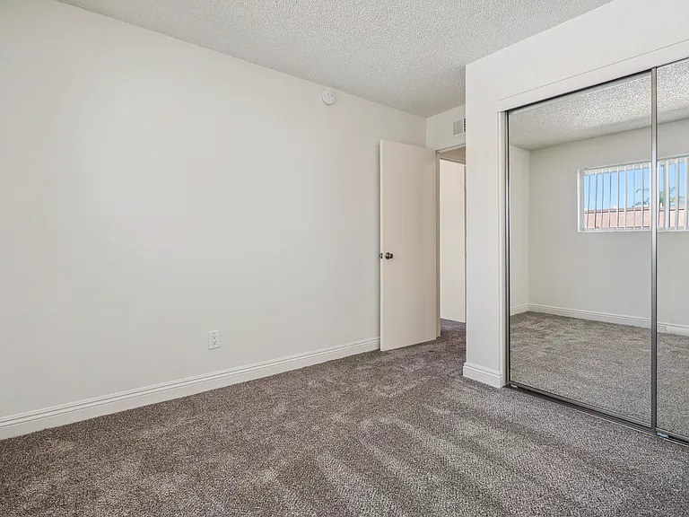 Sierra West Apartments — Photo 35