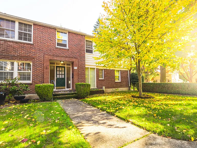 Colonial Park Apartments - Comfortable Living with a $99 Deposit Move-In Special — Photo 14