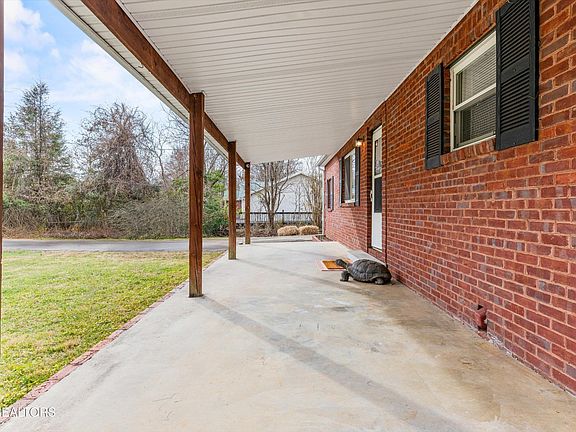 3rd image of 209 Blockhouse Rd