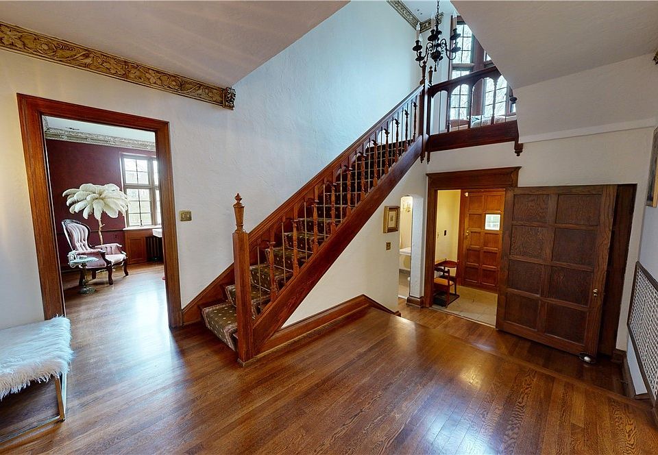 2558 Fairmount Blvd, Cleveland Heights, OH 44106 | Zillow