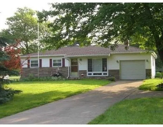 1505 Arlington Dr photo 1
